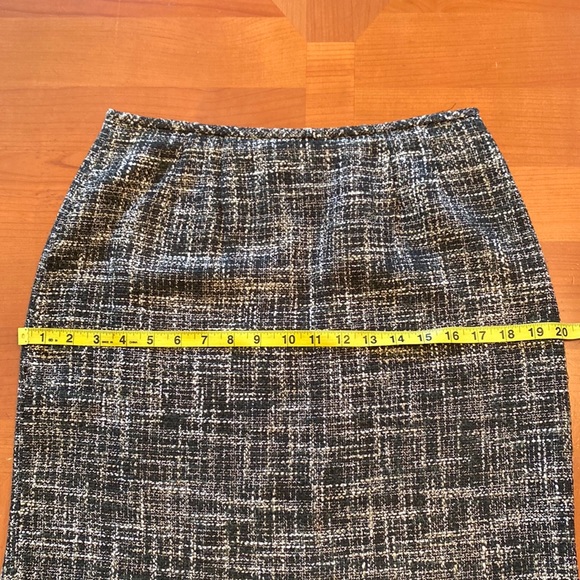 Le Suit Woman’s Skirt Suit - Picture 12 of 13